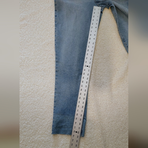 DKNY High-Rise Classic Straight-Leg Raw-Hem Jeans. Size 14/32 - Picture 10 of 11